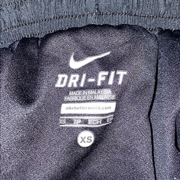 women’s nike shorts - Picture 3 of 3